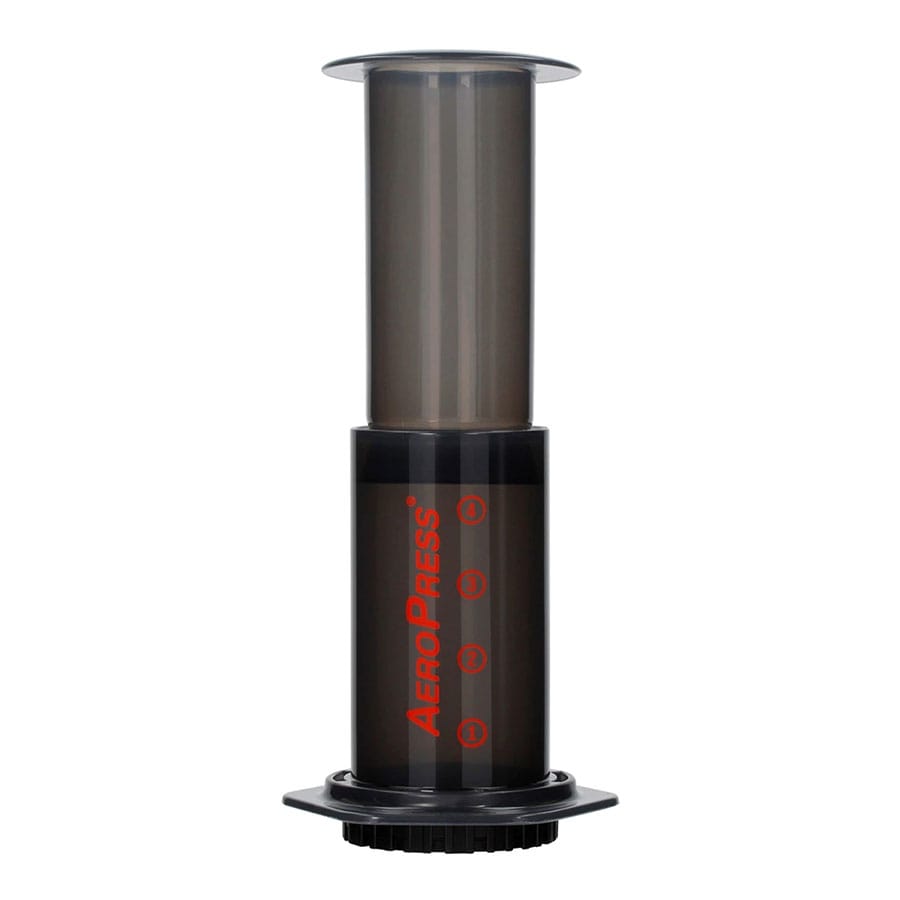 Cafetera AeroPress ®. Uno de nuestros métodos favoritos para preparar café de especialidad, combina la sencillez y la capacidad de producir una taza de café espectacular.