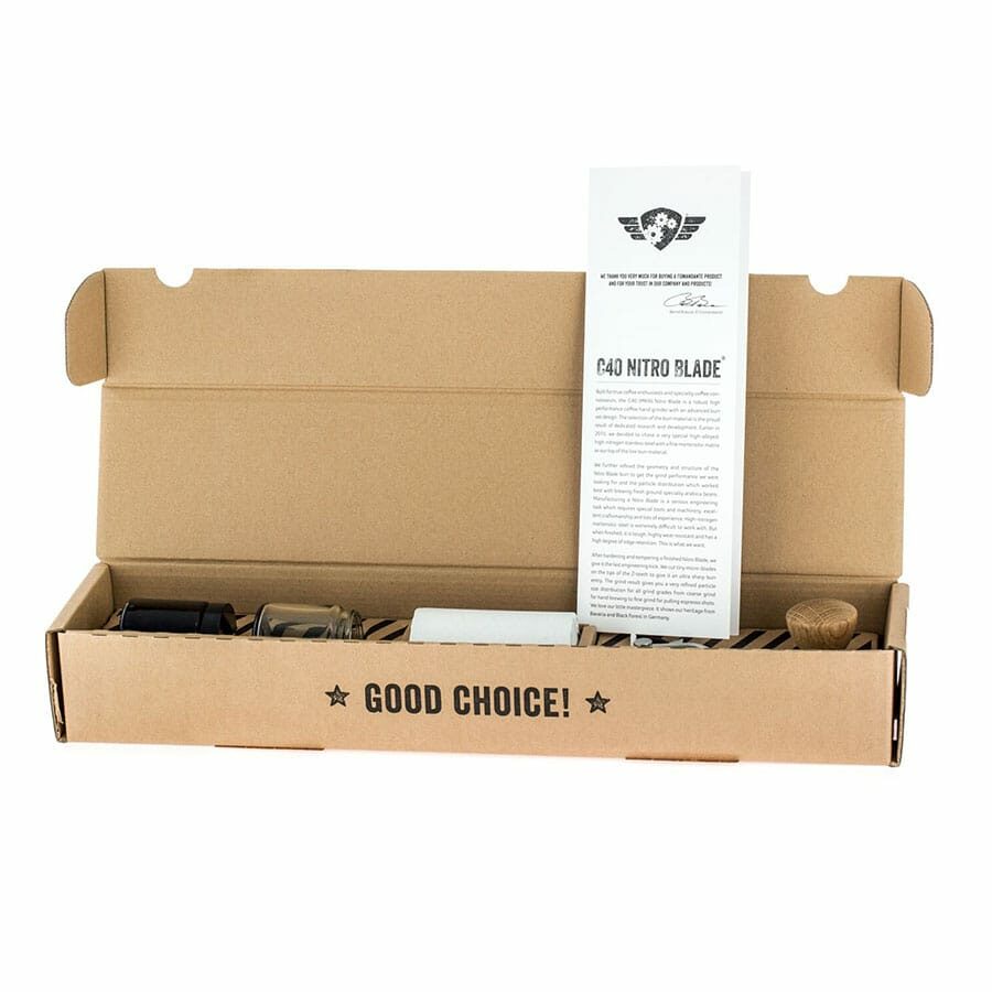 Molinillo de café manual Comandante C40 con fresas cónicas de acero inoxidable martensítico con un alto contenido en nitrógeno altamente resistentes a las dentaduras.