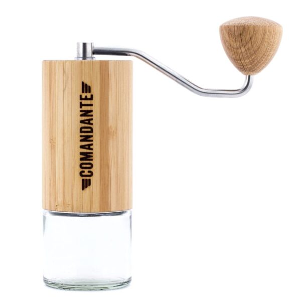 Molinillo de café manual Comandante C40 mk4 American Cherry con fresas cónicas de acero inoxidable martensítico con un alto contenido en nitrógeno altamente resistentes a las dentaduras.