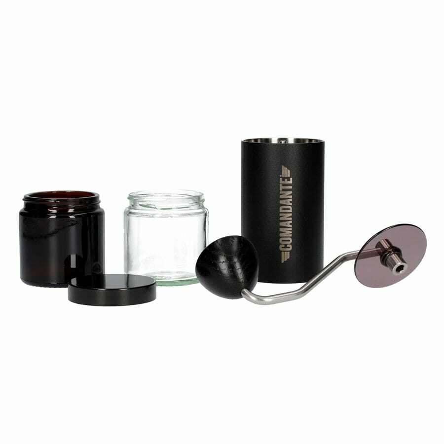 Molinillo de café manual Comandante C40 con fresas cónicas de acero inoxidable martensítico con un alto contenido en nitrógeno altamente resistentes a las dentaduras.