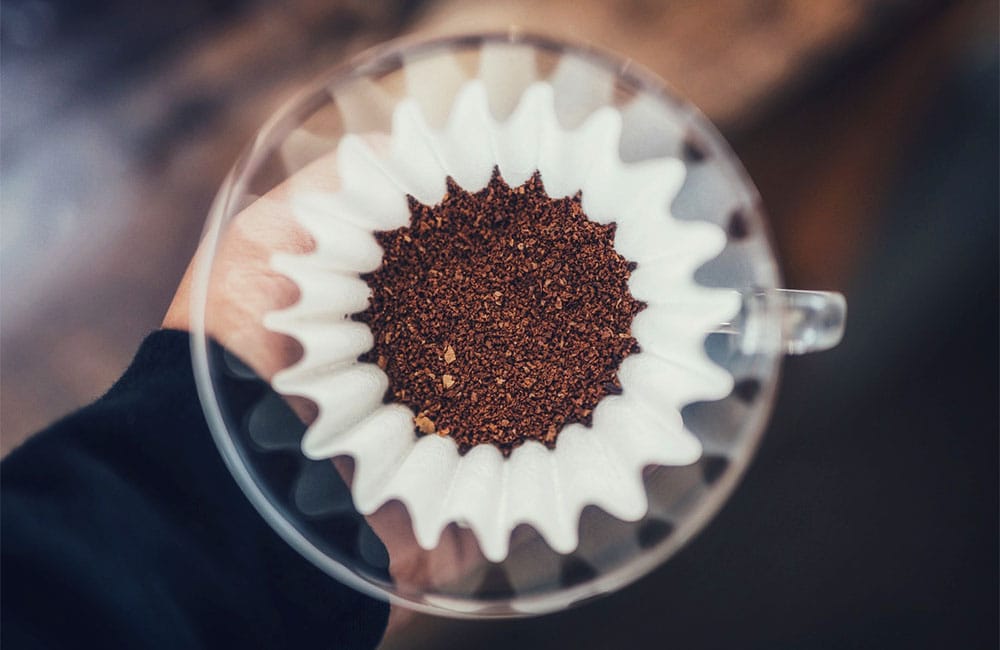 Ground coffee bed to prepare a V60