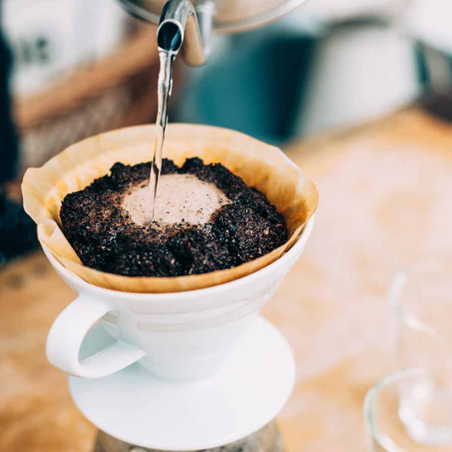 Dripper Hario V60 02 - Cerámica 3 Café de filtro v60 con dripper Hario 02 de cerámica blanco