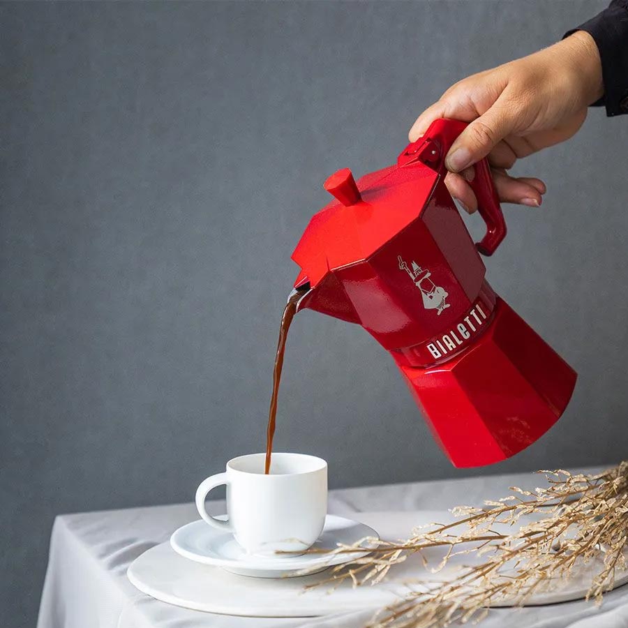 Cafetera Bialetti Moka Exclusive 4 Café Espresso hecho con Cafetera espresso moka Bialetti Exclusive roja